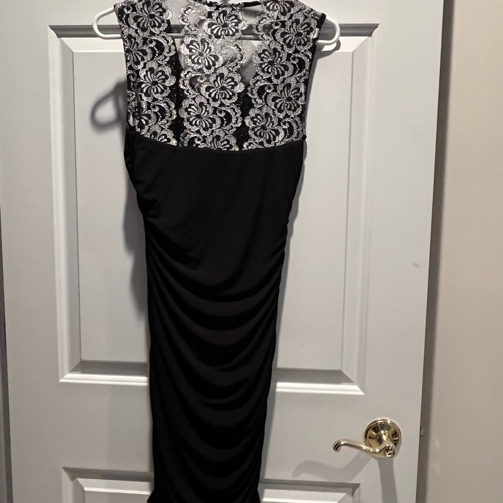 Black dress size 6. Never worn